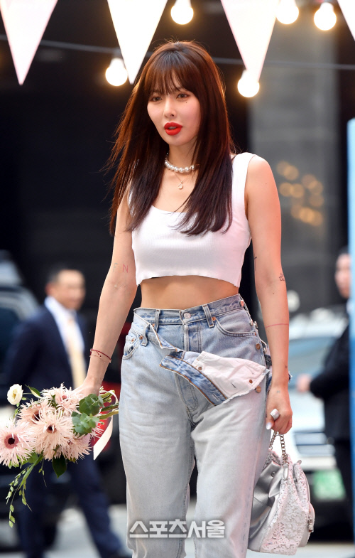 [포토]현아, 개성 넘치는 패션으로