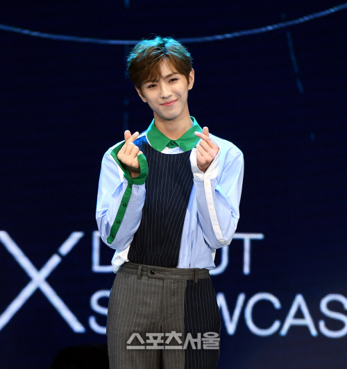 [포토] 씨아이엑스(CIX) 용희, 달콤한 하트로 유혹