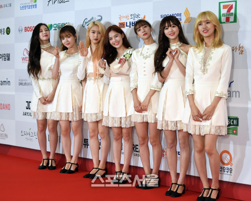 [포토]오마이걸, 2019 올해의 브랜드 대상 여자아이돌 부문 수상