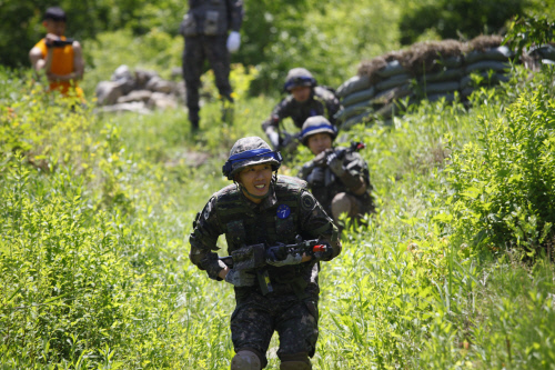 과학화전투훈련단의 모의전투를 체험한 김정우, 송종국