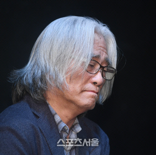 이윤택 연희단거리패 전 감독 징역 7년 확정