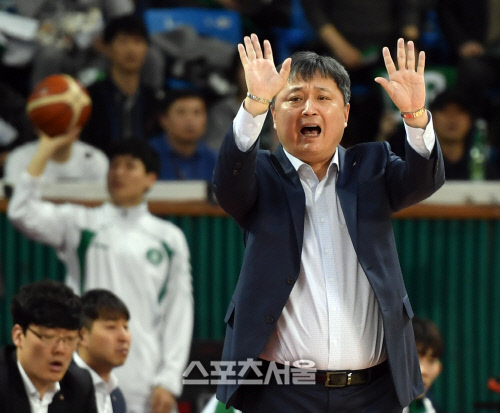 DB 이상범 감독 \'밀어부쳐!\'[포토]