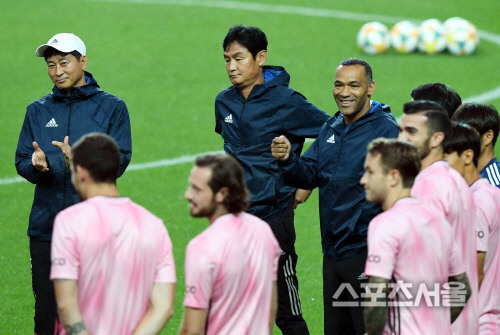 [포토] '팀K리그' 김도훈-최용수-모라이스 감독, 분위기 좋아요~