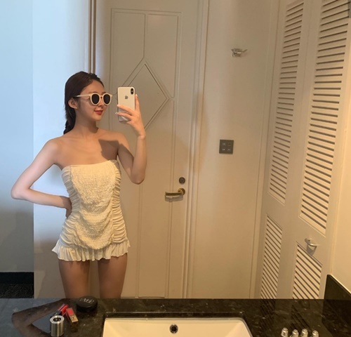 '7공주' 이영유, 과감한 여행지 패션...성숙美 한가득