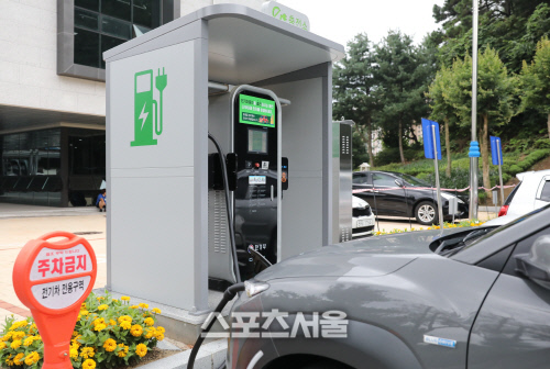 전기차 충전소(계룡시 의회주차장 운영사진) (2)
