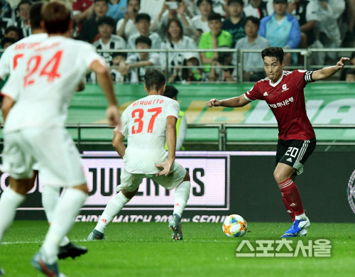 [포토] '팀K리그' 이동국, 유벤투스 골문 앞으로...?