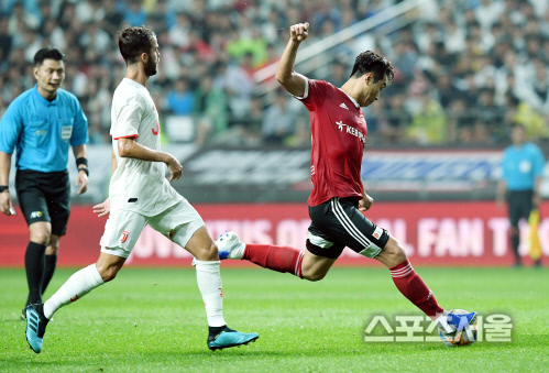 [포토] '팀K리그' 이동국, 강력한 왼발 슈팅!