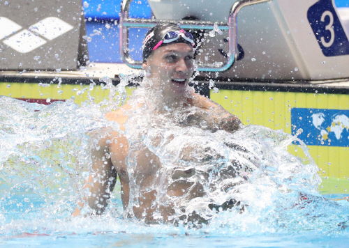 드레셀, 100분 사이 금메달 3개 획득…광주에서 6관왕[세계수영]