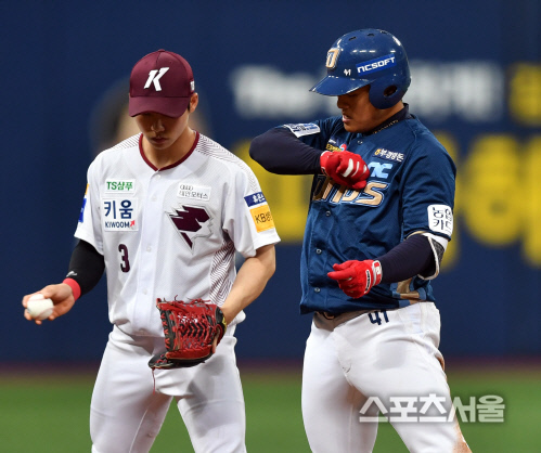 가슴 꽝꽝 강진성 '안타 신고합니다!'[포토]