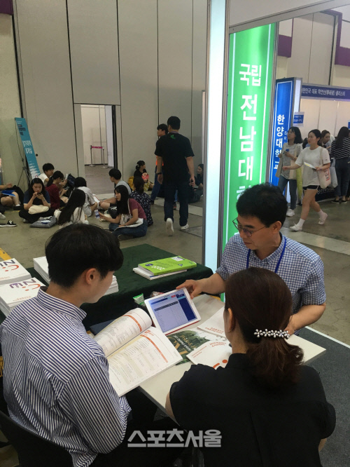 입학본부장 상담모습