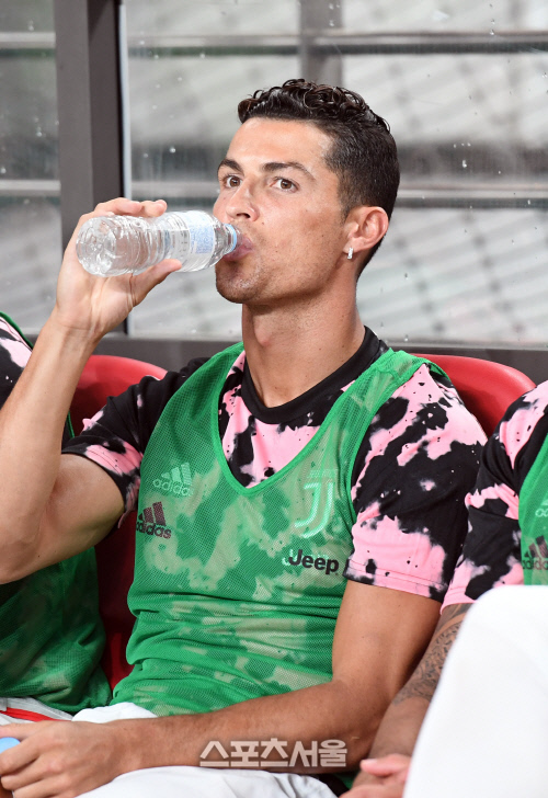 '노쇼 논란' 유벤투스·호날두, 사기 혐의로 고발→팬 집단소송ing