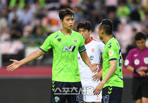 [포토]이야기 나누는 이동국과 문성민