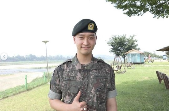 JYP 측 "2PM 찬성, 5사단 조교로 軍복무"...옥택연에 이어 두 번째