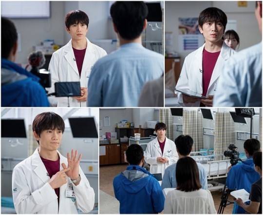 '의사 요한' 지성, 통증에 관해 설명하는 천재 의사 포스 "혼신의 촬영"