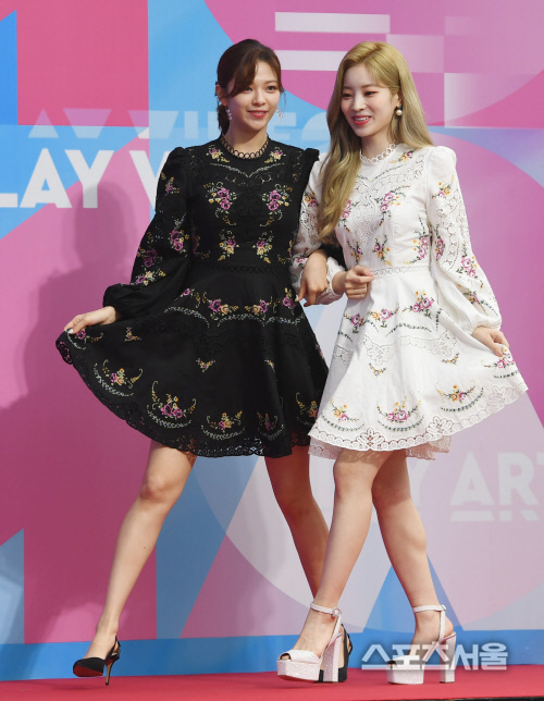 [포토] 트와이스 정연-다현, 함께 걸어요~