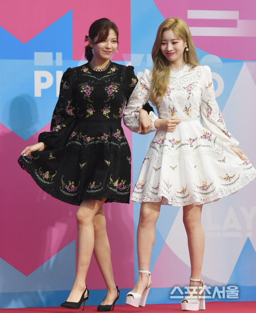 [포토] 트와이스 정연-다현, 드레스 맵시~