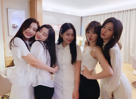 레드벨벳 조이, 5주년 기념샷 투척 "러비 사랑합니다"[★SNS]