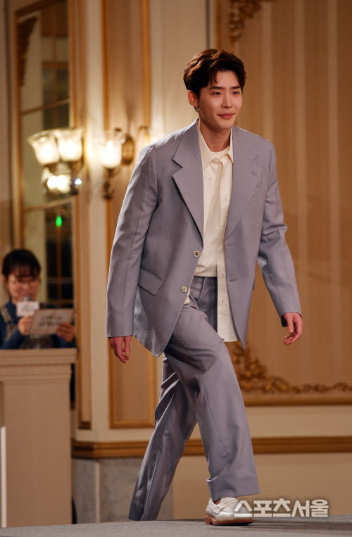 이종석 측 "입대 전 사내이사 사임…루머 생성 법적대응"