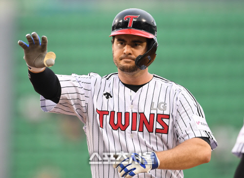 [포토]소사 상대 추가점 뽑아내는 조셉