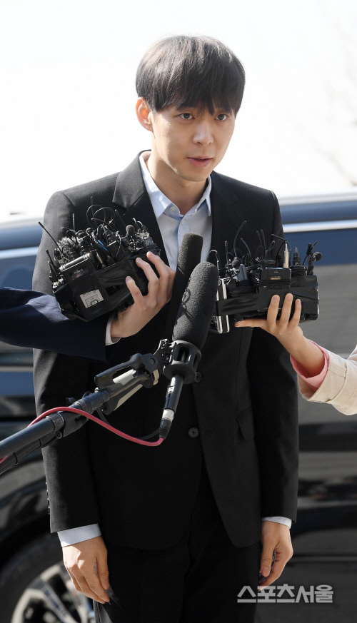 경찰, 박유천 접대의혹에 "확인중. 물적 자료도 확보 방법 검토 중"