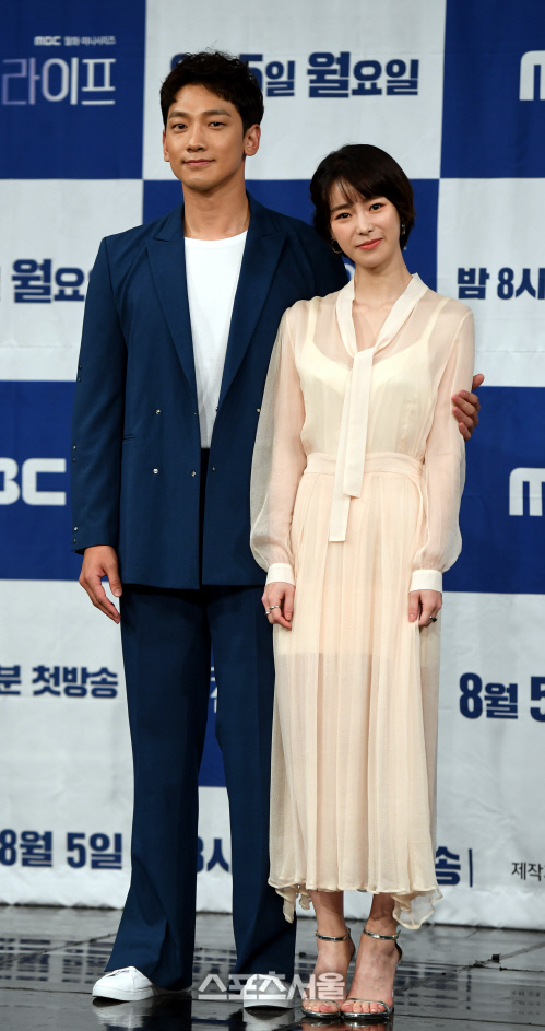 [포토] 정지훈-임지연 '다정다감'