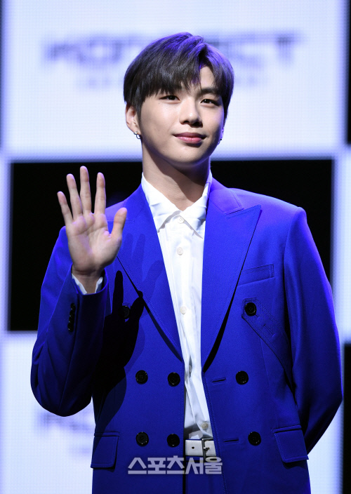 [포토] 강다니엘, 빠져드네