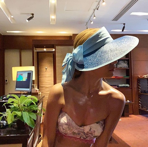 루나, 초 미니 비키니로 뽐낸 가녀린 몸매 "Summer"