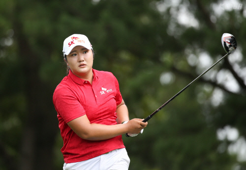  신인 돌풍 예고한 유해란 강풍뚫고 깜짝 선두 도약 [삼다수 마스터스]