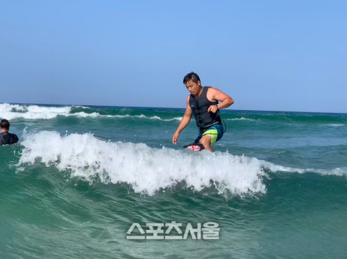 제트서핑 360도 영상 실시간 스웩~…KT, 양양 서피비치서 ‘5G 액티비티’ 첫 선