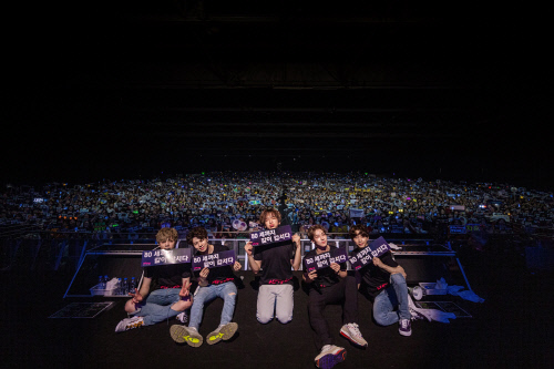 엔플라잉 홍콩 콘서트 4천여 관객 호흡 '대성황'..첫 글로벌 투어 '순항'