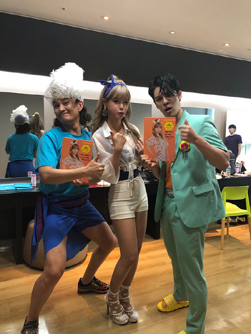 '트로트 아이돌' 한여름, 노라조와의 인증샷 공개…대세들의 만남