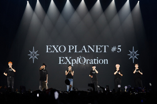 'K-POP 킹' 엑소, 홍콩 단독 콘서트 대성황...2만석 퍼펙트 매진