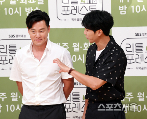 [포토] 이승기-이서진, 하트 좀 만들자니까요~