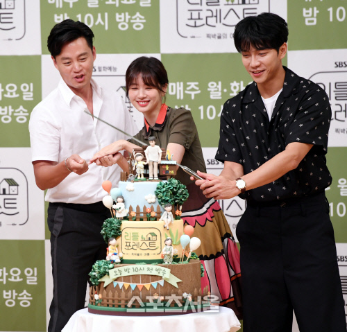 [포토] 이승기, 자르기엔 너무 예쁘잖아요...