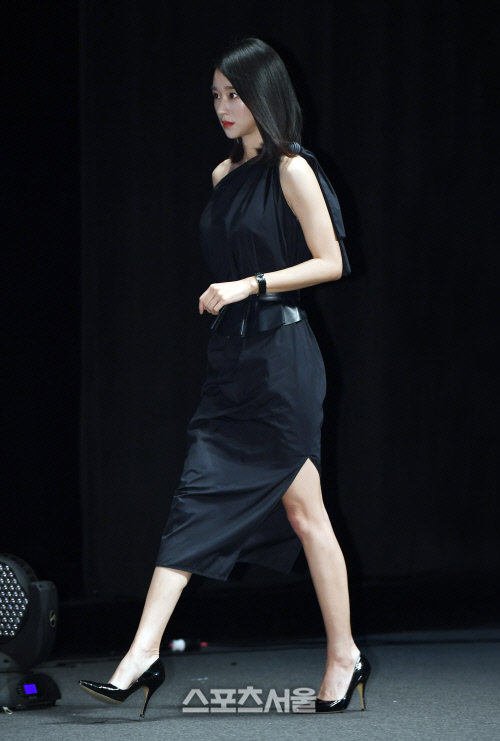 [포토]'양자물리학' 서예지, 각선미 뽐내며 성큼성큼