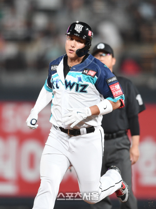 [포토]홈런으로 복귀 신고하는 황재균, 당당하게!