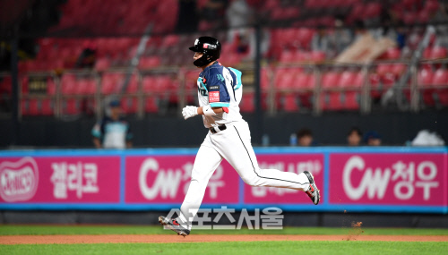 [포토]황재균, 복귀전에서 시즌 14호 홈런