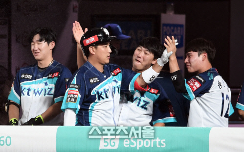 [포토]황재균, 복귀전에서 시즌 14호 홈런