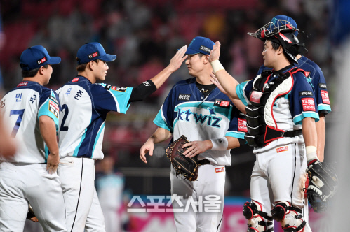 [포토]황재균 복귀 KT, 삼성 잡고 2연승