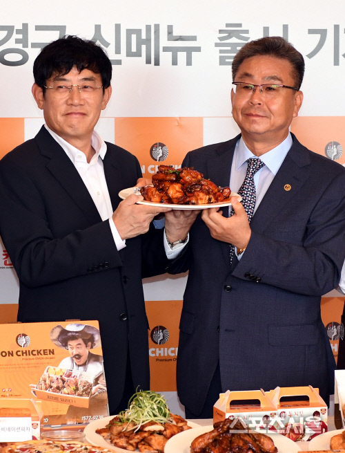 [포토] 이경규, 돈치킨과 함께 새로운 치킨을~!