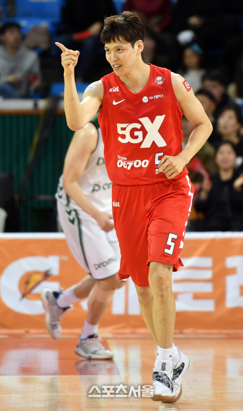 3점포 성공 김선형 [포토]