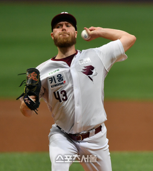  키움 장정석 감독 2G연속 뭇매 맞은 요키시에 "각성해야" 일침