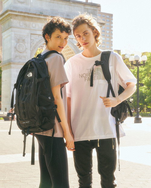 [사진1] 노스페이스 스테디셀러 ‘빅 샷’ 착장 이미지