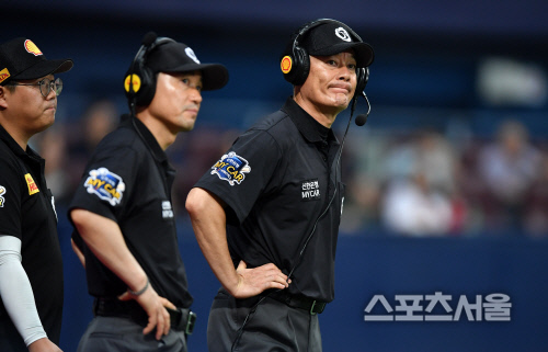 [포토]11회초 비디오판독 결과는?