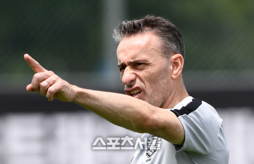 [포토]벤투 감독, 내친 김에 이란도!