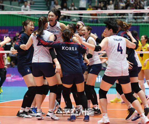[포토]중국 잡고 아시아여자배구선수권 동메달 따낸 한국 여자배구