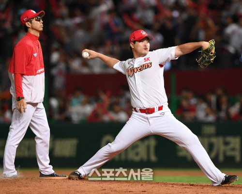 [포토] SK 하재훈, 하루 쉬고...마무리 복귀!