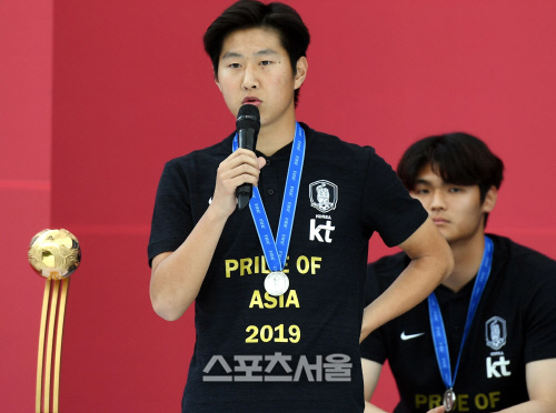 [포토] 이강인 \'형들 덕분에 골든볼 받을 수 있었따\'