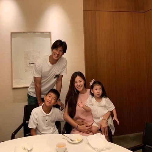 김성은♥정조국, 셋째 임신 발표 "이제 다섯 식구...기대돼요"