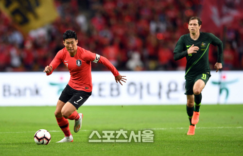 [포토]손흥민, 못 따라올걸!